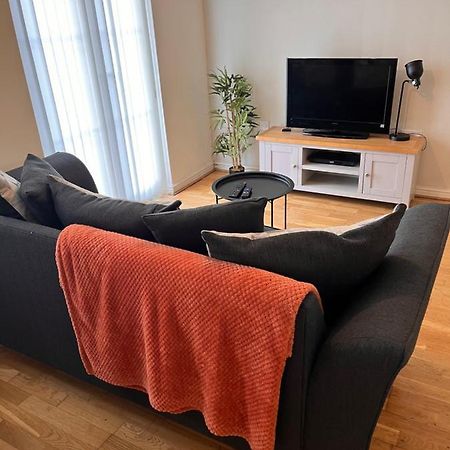 At Home In The City Serviced Apartments Newport Esterno foto